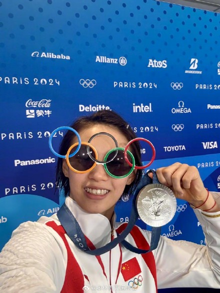 可可爱爱！全红婵陈芋汐奥运限定版搞怪自拍