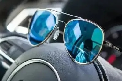 趁“热”看!开车出行这些习惯不能有 趁“热”看!开车出行这些习惯不能有