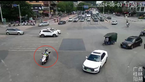 “别咬舌，咬我！”他这样说……