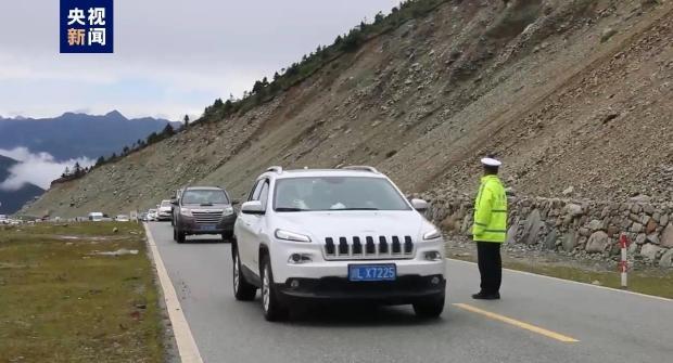 四川甘孜州全力保障滞留车辆顺利过境