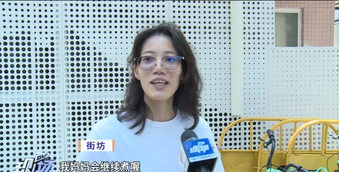 密密麻麻!大量黑虫冒出,原来是…… 密密麻麻!大量黑虫冒出,原来是……