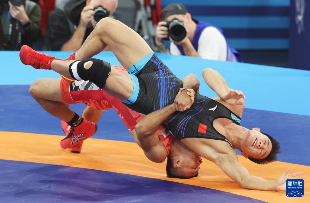 巴黎奥运会丨摔跤——男子古典式摔跤60公斤级决赛：曹利国摘银