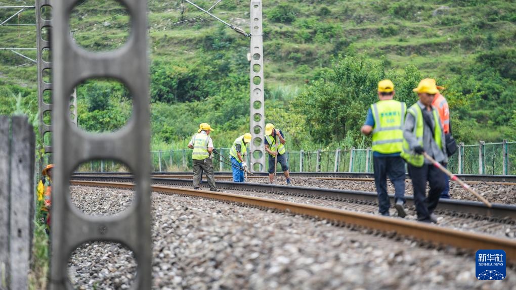 沪昆铁路贵州段集中大修施工忙