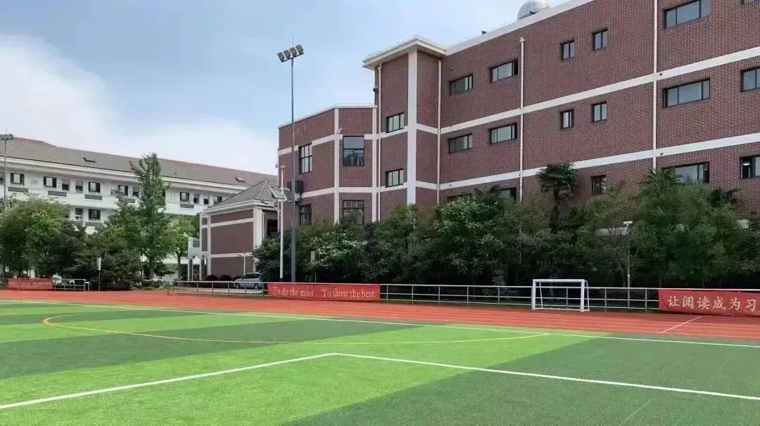 徐卓一回应“戴眼镜参加跨栏比赛”