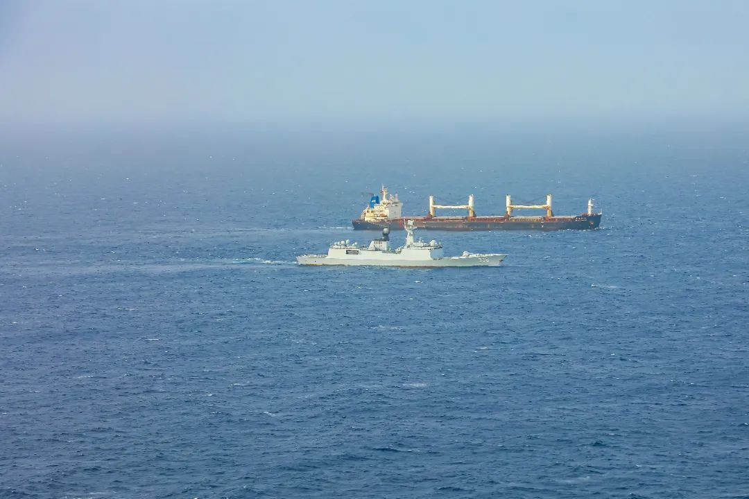 商船发来求救信号!海军第46批护航编队许昌舰紧急驰援 商船发来求救信号!海军第46批护航编队许昌舰紧急驰援