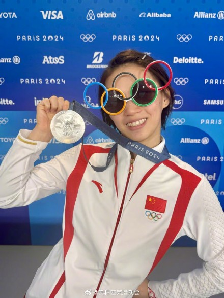 可可爱爱！全红婵陈芋汐奥运限定版搞怪自拍