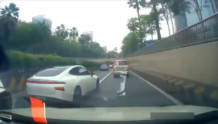 跨实线加塞，2次变道别车？罚！