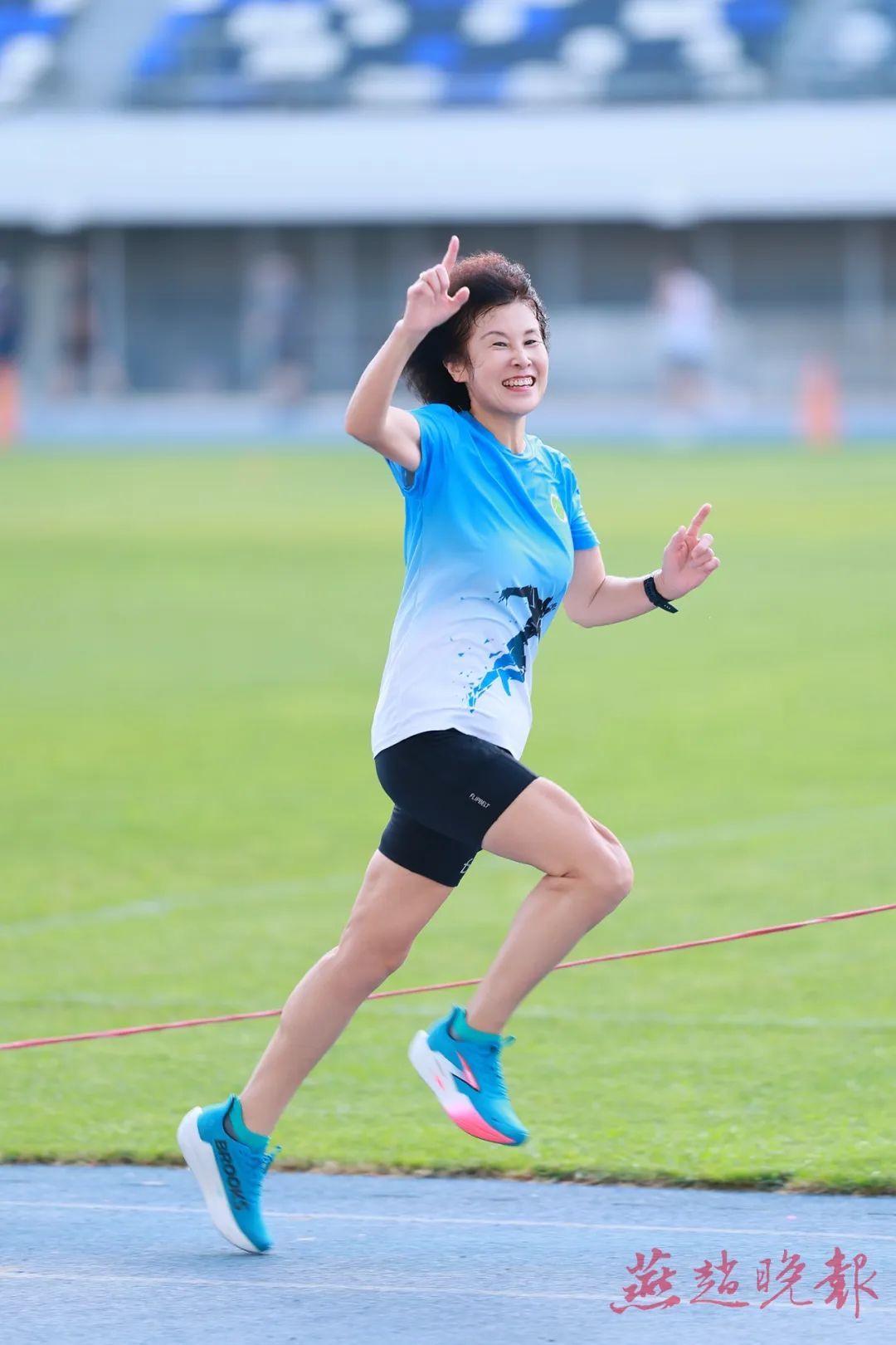 老人晨练心脏骤停 多位跑友教科书式急救