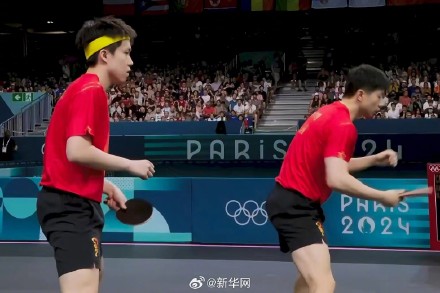 乒乓球男队8强赛国乒男团首盘赢下双打比赛