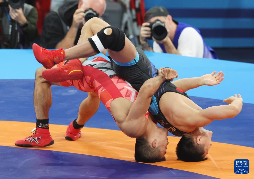 巴黎奥运会丨摔跤——男子古典式摔跤60公斤级决赛：曹利国摘银