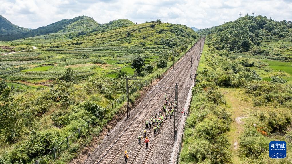 沪昆铁路贵州段集中大修施工忙