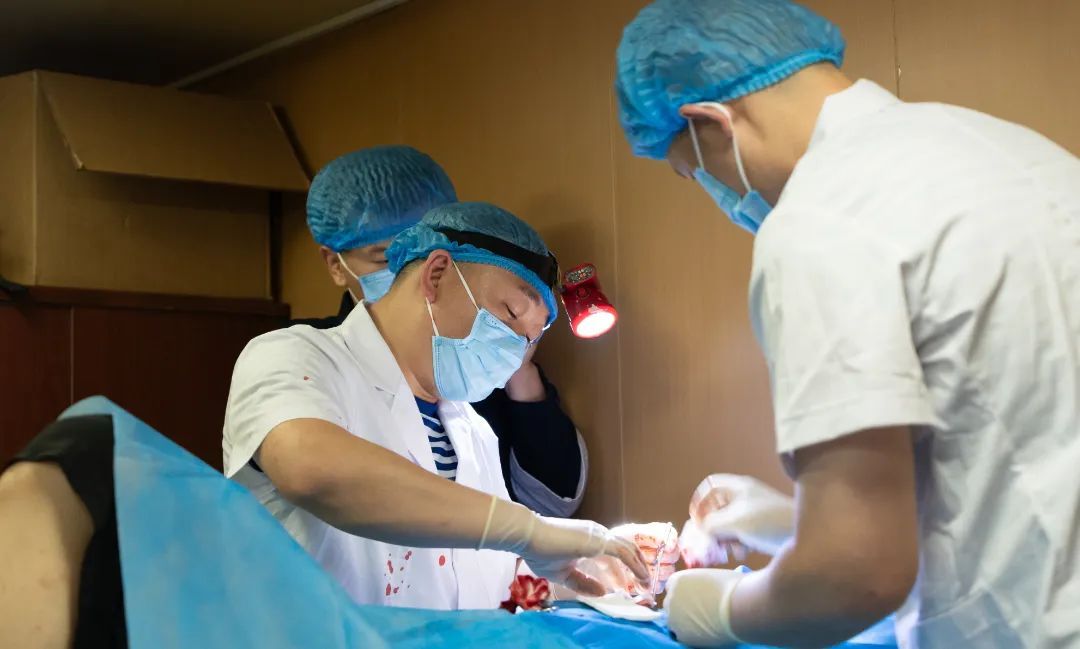 商船发来求救信号!海军第46批护航编队许昌舰紧急驰援 商船发来求救信号!海军第46批护航编队许昌舰紧急驰援