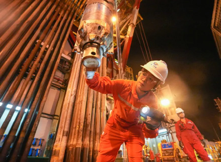 南海探获全球首个超深水超浅层大型气田