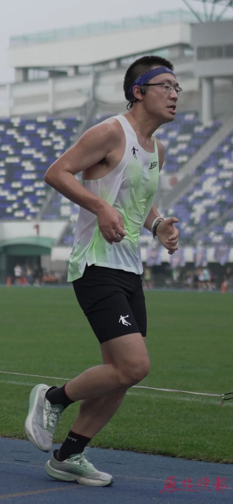 老人晨练心脏骤停 多位跑友教科书式急救