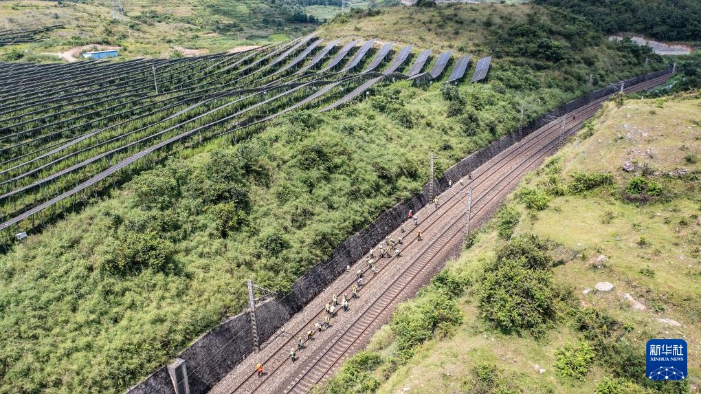 沪昆铁路贵州段集中大修施工忙