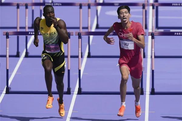 徐卓一回应“戴眼镜参加跨栏比赛”