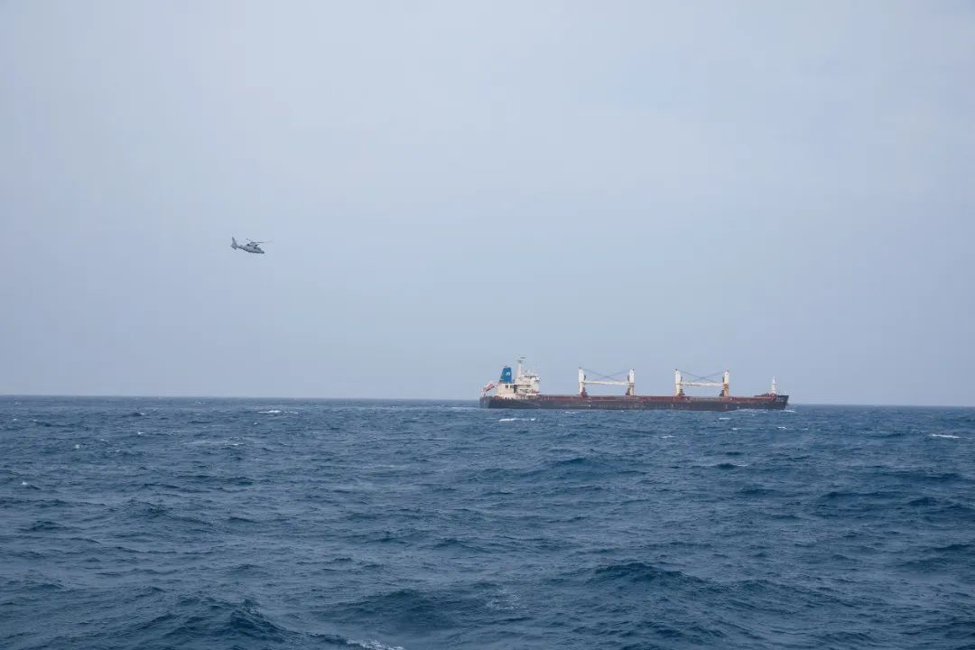 商船发来求救信号!海军第46批护航编队许昌舰紧急驰援 商船发来求救信号!海军第46批护航编队许昌舰紧急驰援