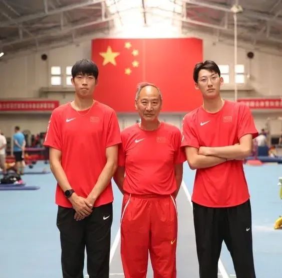 徐卓一回应“戴眼镜参加跨栏比赛”