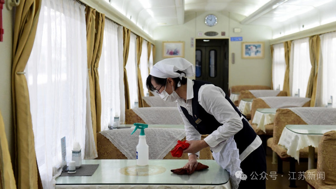 火车餐车不消费就不能坐？12306回应……网友热议