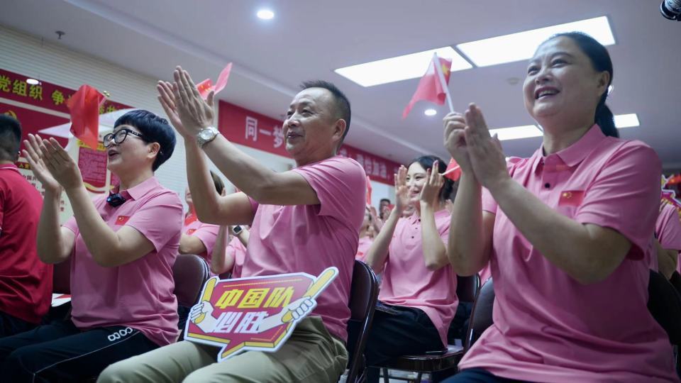 长沙妹子张雅怡花游夺冠!妈妈曾被训练场景震惊,女儿一句话让她更心疼 长沙妹子张雅怡花游夺冠!妈妈曾被训练场景震惊,女儿一句话让她更心疼
