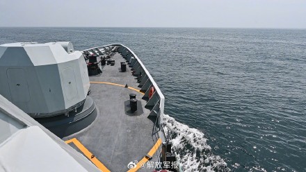 平顶山舰海上实战化练兵 破浪出击！