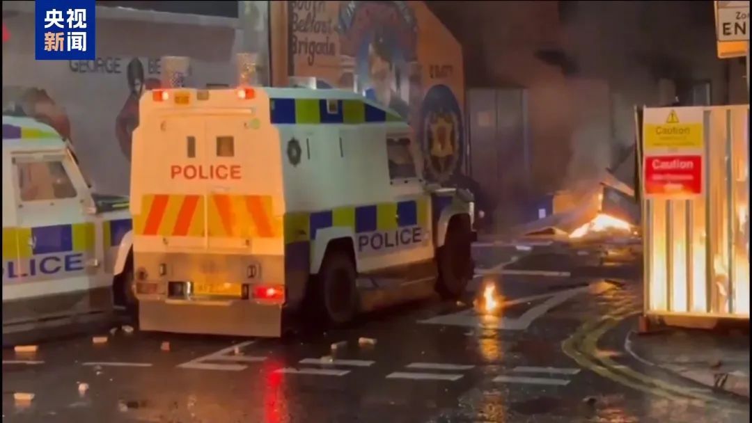 打砸抢烧！英国爆发13年来最大规模骚乱