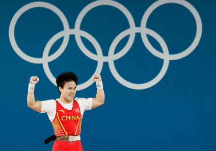 祝贺！侯志慧举重金牌