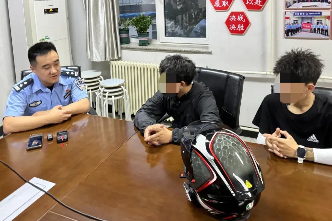 16项违法行为！北京这俩“飙车”摩托骑手又来了，交管：重重罚！