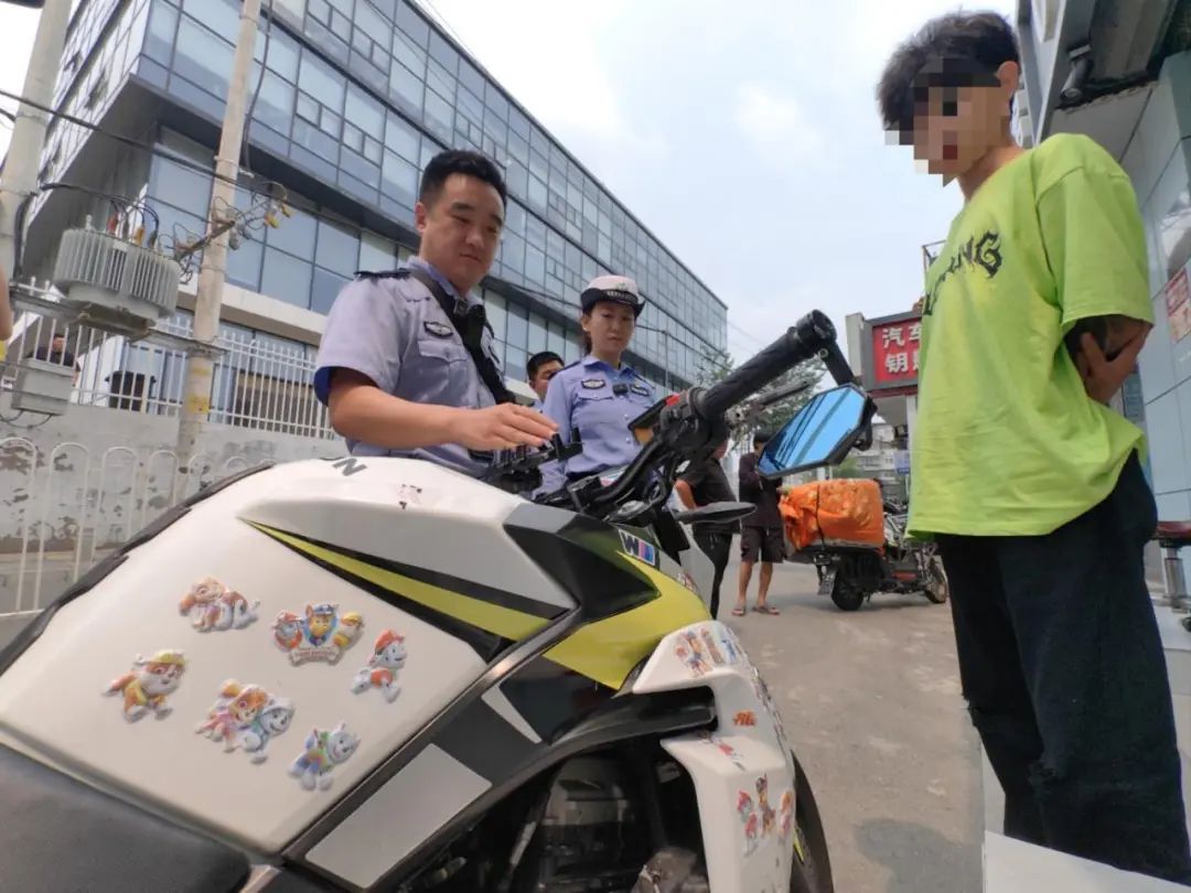 16项违法行为！北京这俩“飙车”摩托骑手又来了，交管：重重罚！