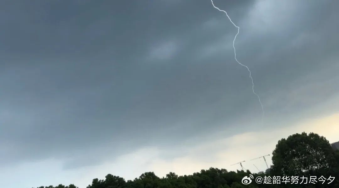 刚刚，下冰雹了！上海天气突变：冰雹、暴雨、雷电、大风都来了