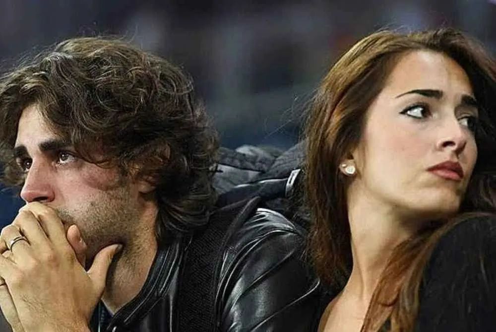 婚戒掉塞纳河了，他想用金牌“补救”下