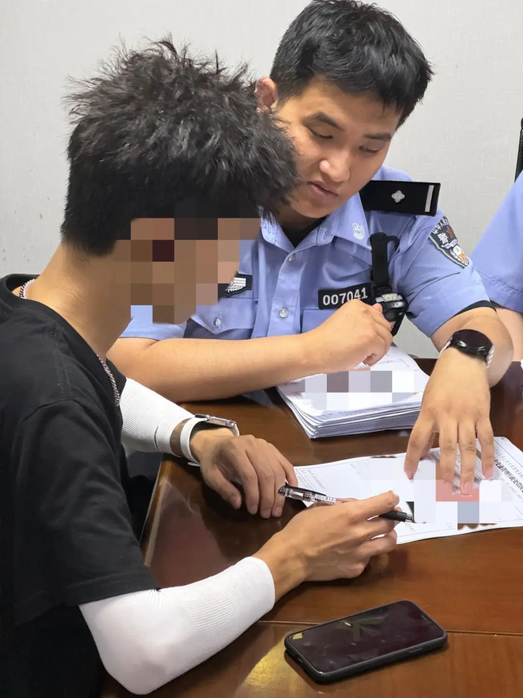 16项违法行为！北京这俩“飙车”摩托骑手又来了，交管：重重罚！