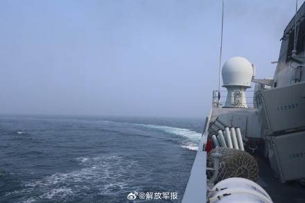 平顶山舰海上实战化练兵 破浪出击！
