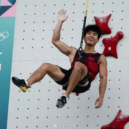 伍鹏男子速度攀岩摘银