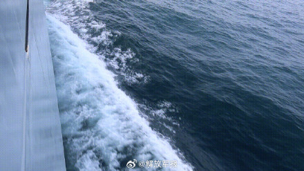 平顶山舰海上实战化练兵 破浪出击！