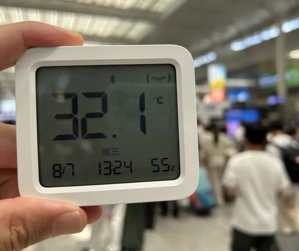 高温橙警又来，网友吐槽：上海虹桥站热爆了，像洗桑拿！记者实测→