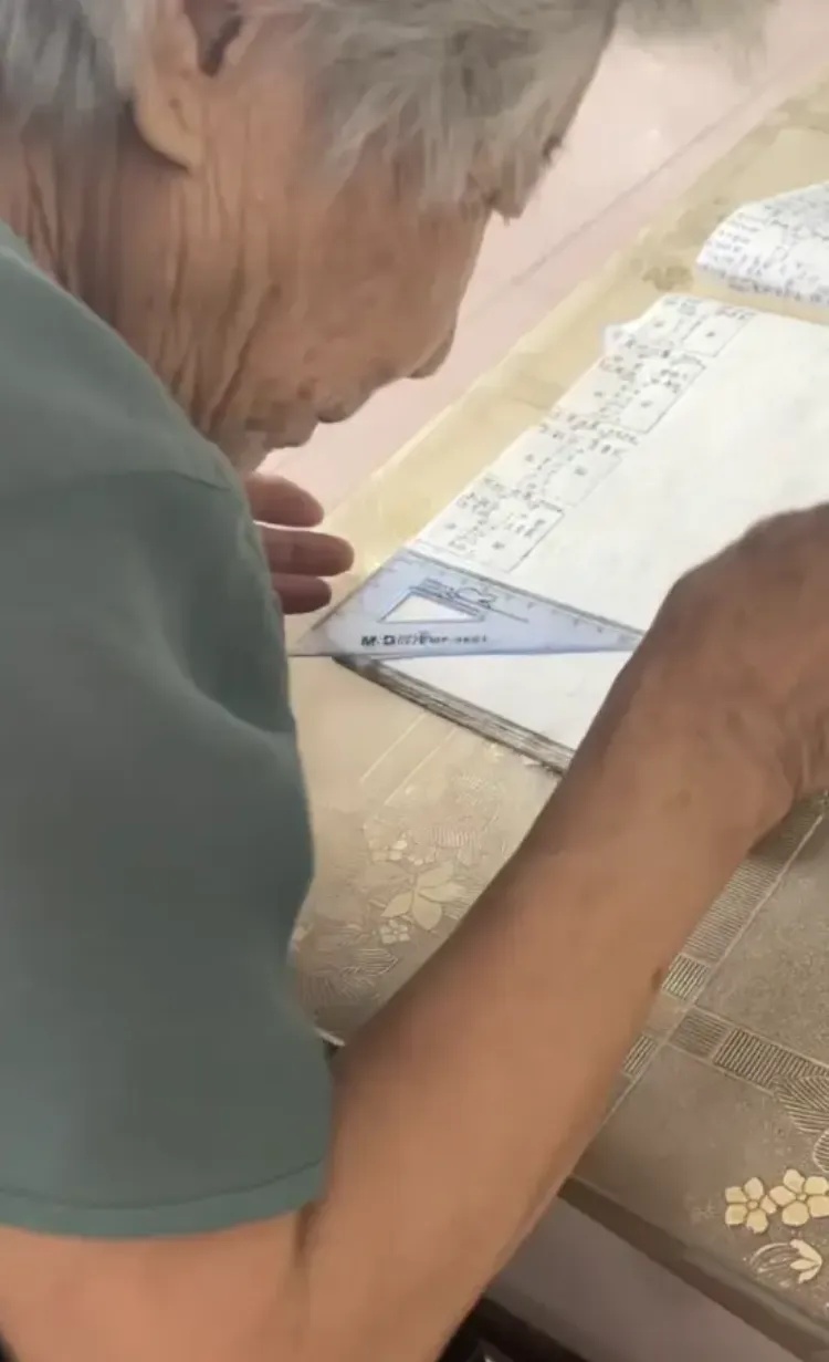 赞!老奶奶手写15年国乒比赛记录,这才是真正的热爱 赞!老奶奶手写15年国乒比赛记录,这才是真正的热爱