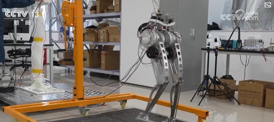 科技竞争和经济发展新引擎 人形机器人“跑步”入场 科技竞争和经济发展新引擎 人形机器人“跑步”入场