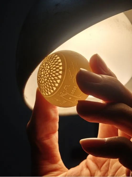 刘诗雯送给国际乒联主席的这个乒乓球，大有来头！