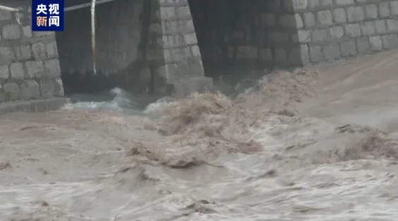 列车停运、航班延误预警！大暴雨、10级雷暴大风！强对流天气来袭，气象部门紧急提醒