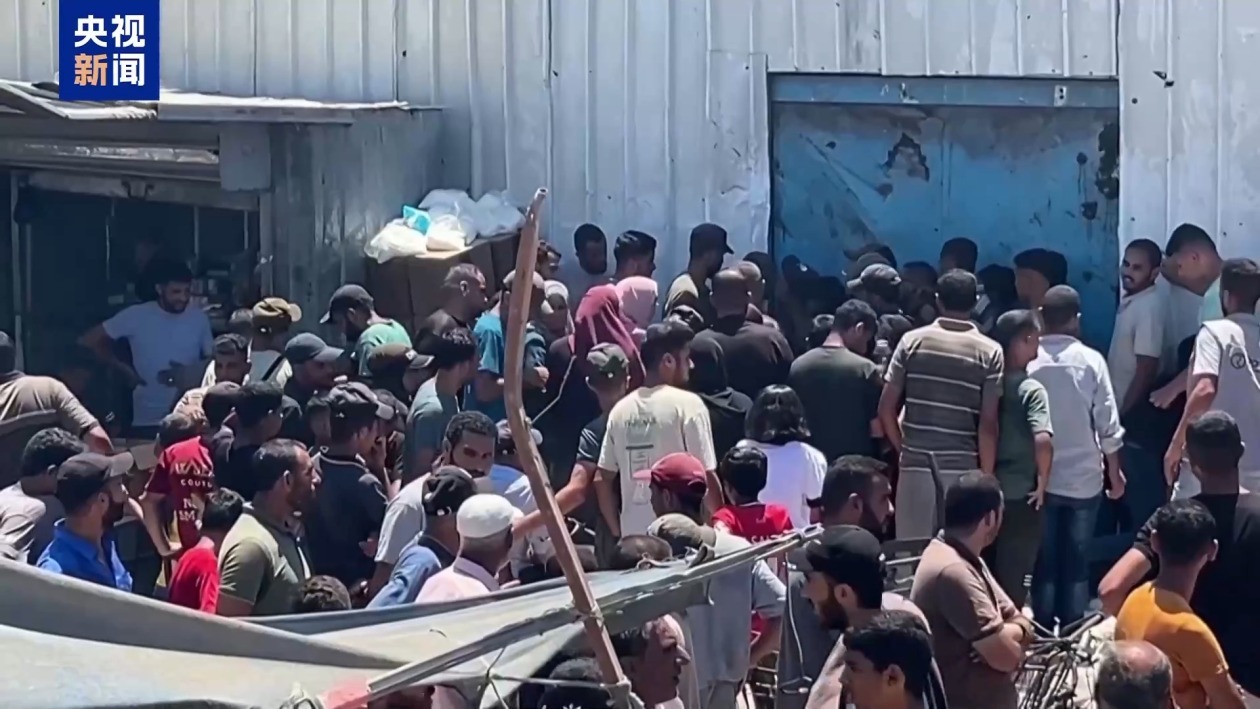 加沙民众被迫多次撤离寻找“安全区” 生存困境加剧