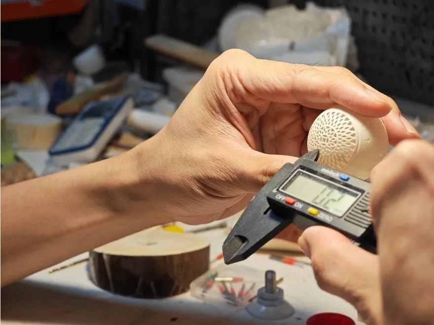 刘诗雯送给国际乒联主席的这个乒乓球，大有来头！