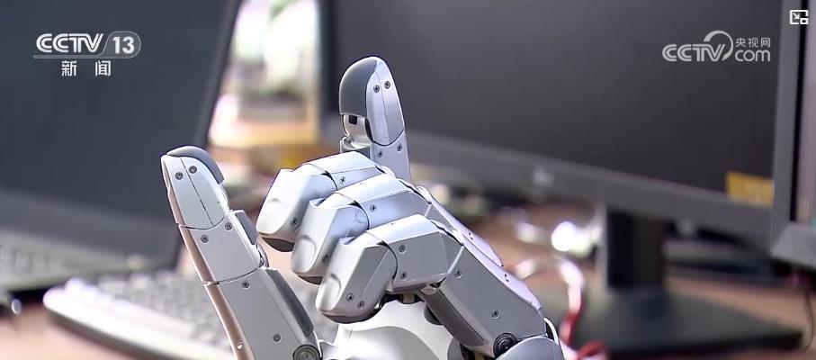 科技竞争和经济发展新引擎 人形机器人“跑步”入场 科技竞争和经济发展新引擎 人形机器人“跑步”入场