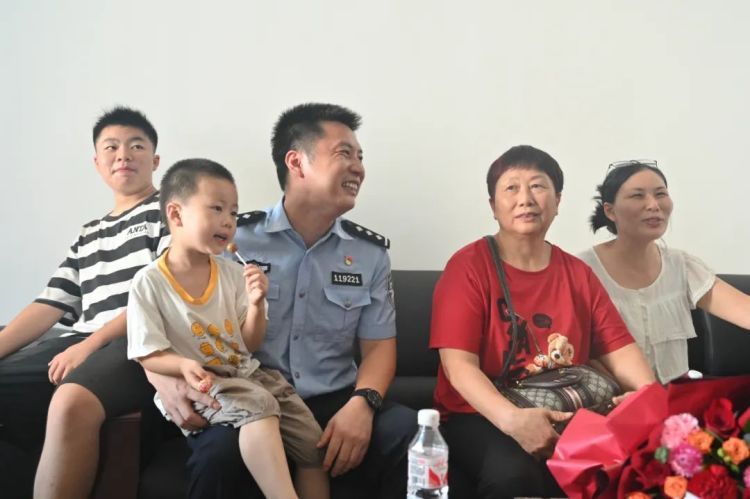 36年、1400多公里,失散多年的女儿回家了! 36年、1400多公里,失散多年的女儿回家了!