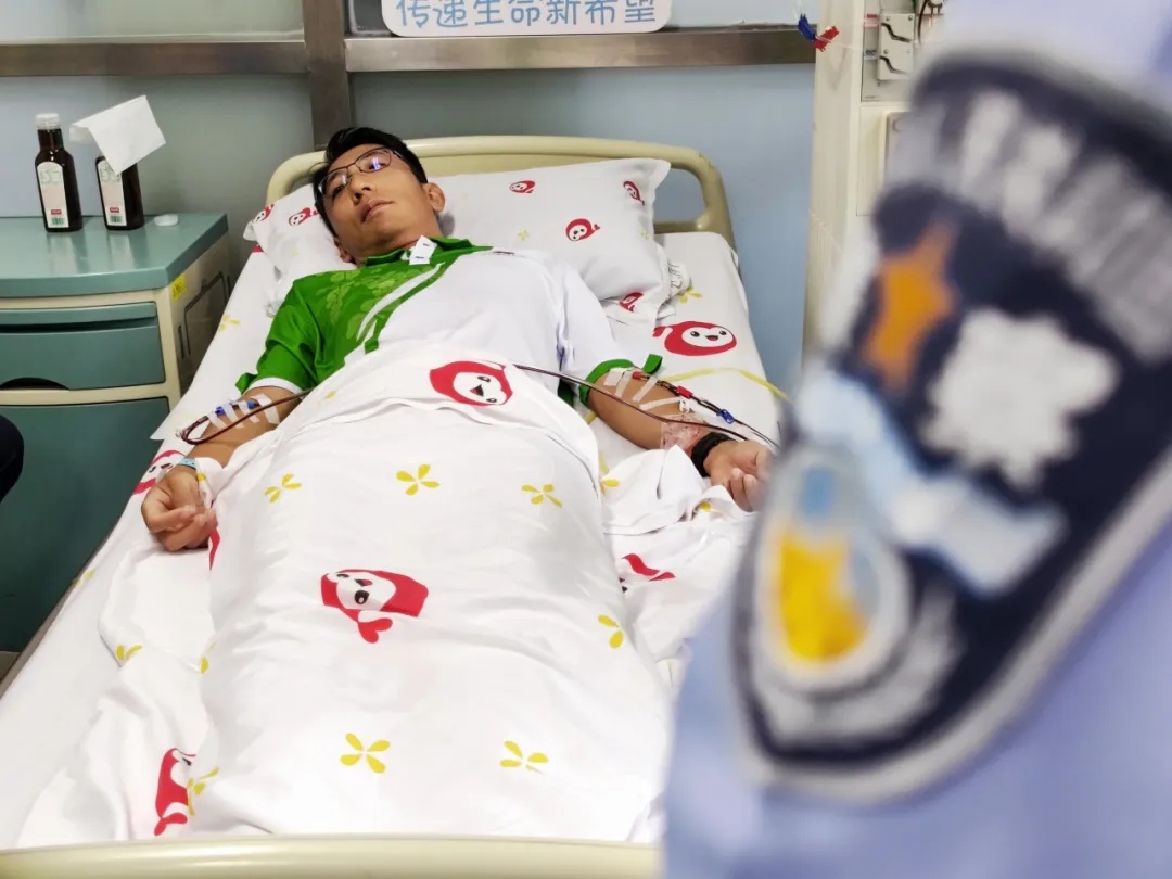 为了救人,他把全身的血液过滤了3遍—— 为了救人,他把全身的血液过滤了3遍——