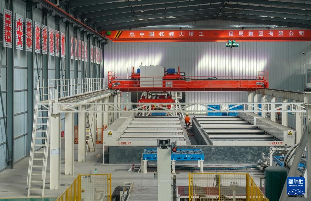 渝昆高铁智能生产线在云南试运营 渝昆高铁智能生产线在云南试运营