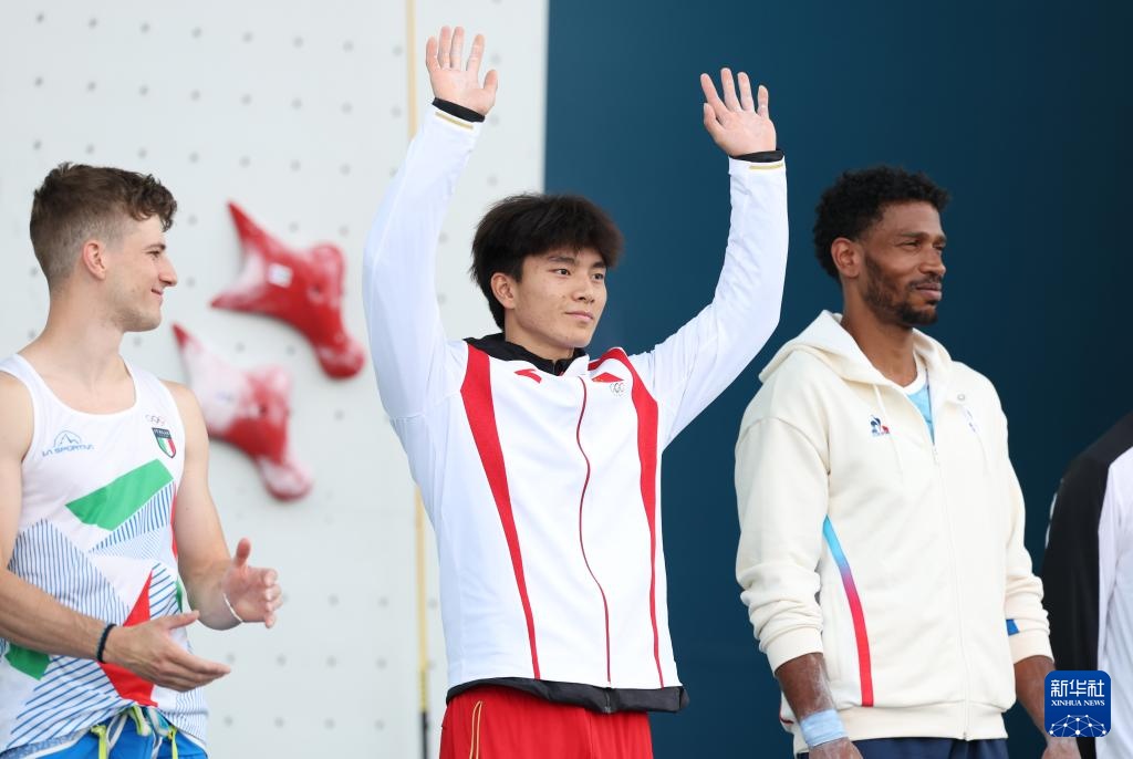 巴黎奥运会丨攀岩——男子速度赛:伍鹏获得银牌 巴黎奥运会丨攀岩——男子速度赛:伍鹏获得银牌