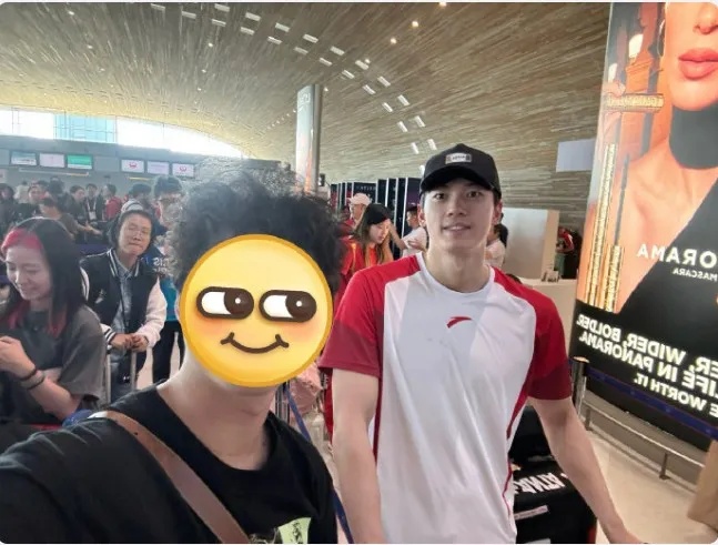 比中500万还幸运!潘展乐现身上海理发店,造型师回应:后悔了! 比中500万还幸运!潘展乐现身上海理发店,造型师回应:后悔了!