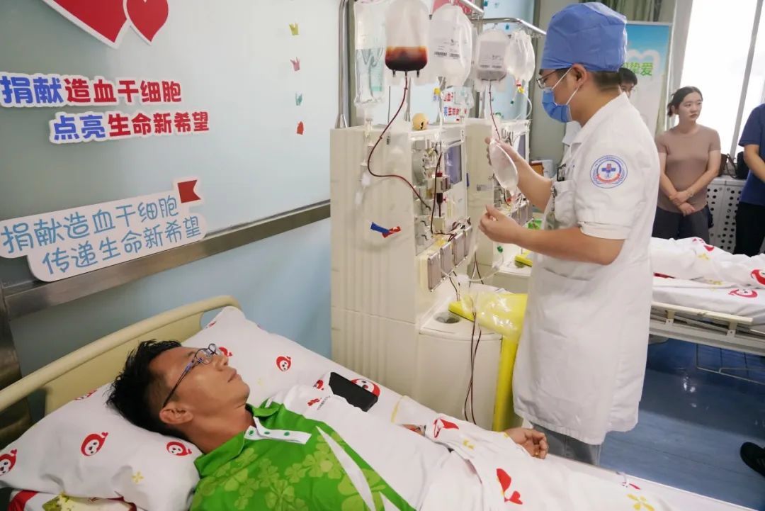 为了救人,他把全身的血液过滤了3遍—— 为了救人,他把全身的血液过滤了3遍——