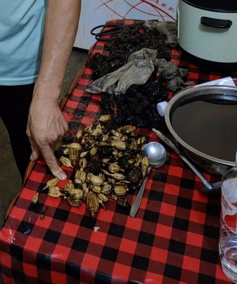 男子为招揽生意，竟在卤菜中添加罂粟壳！